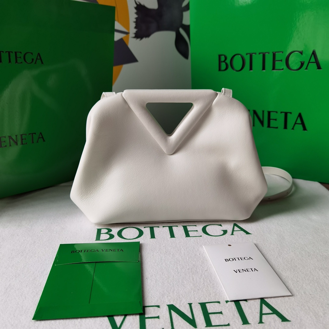 보테가베네타 The Triangle 미니 파우치 화이트 숄더백